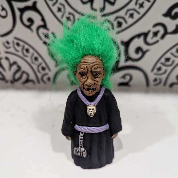Halloween Witch Rubber Pocket Screamer Eyes Light Screams!  Scary 4.5" Tested - Picture 1 of 4